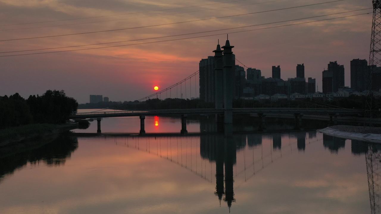 日落下的城市之桥