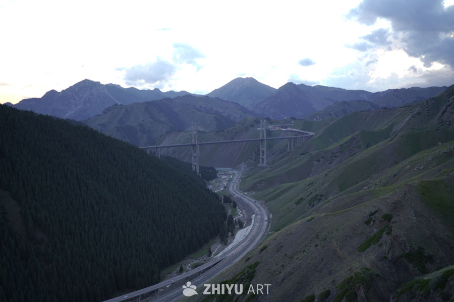 山间公路与桥梁