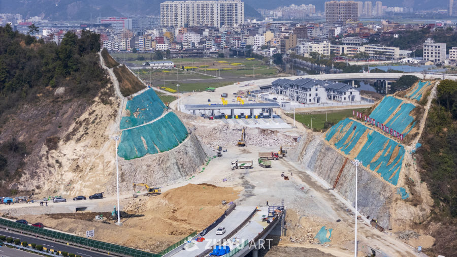 城市边缘的大型土方工程