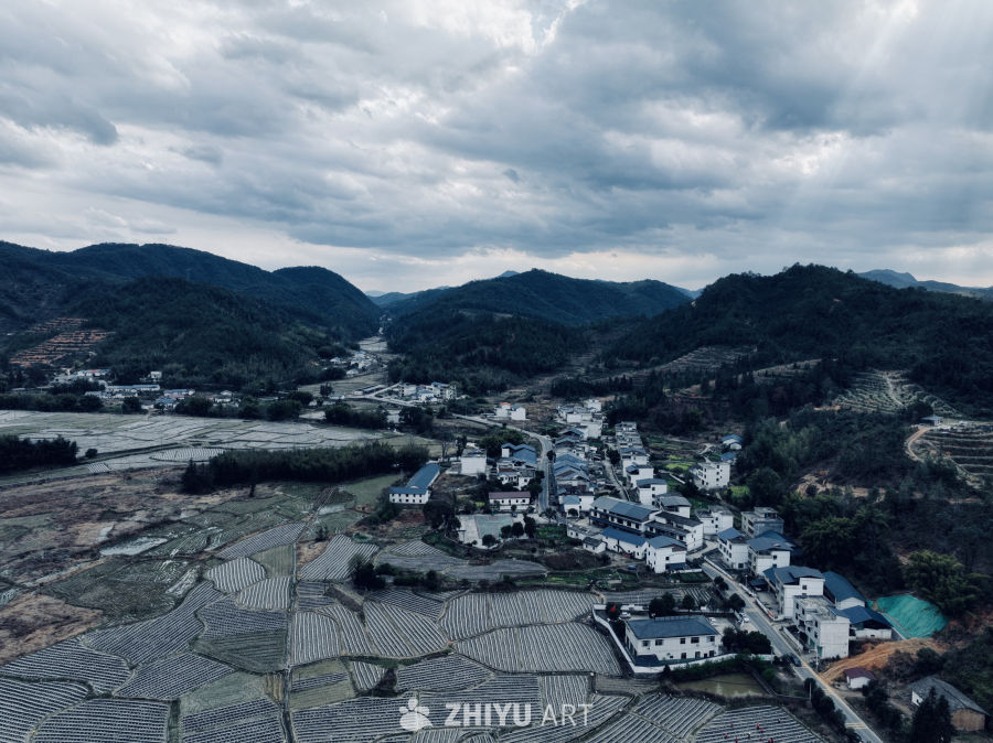 山村静谧图
