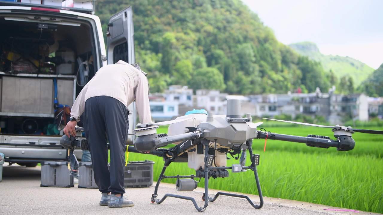 4k无人机飞防 植保无人机 稻田飞防