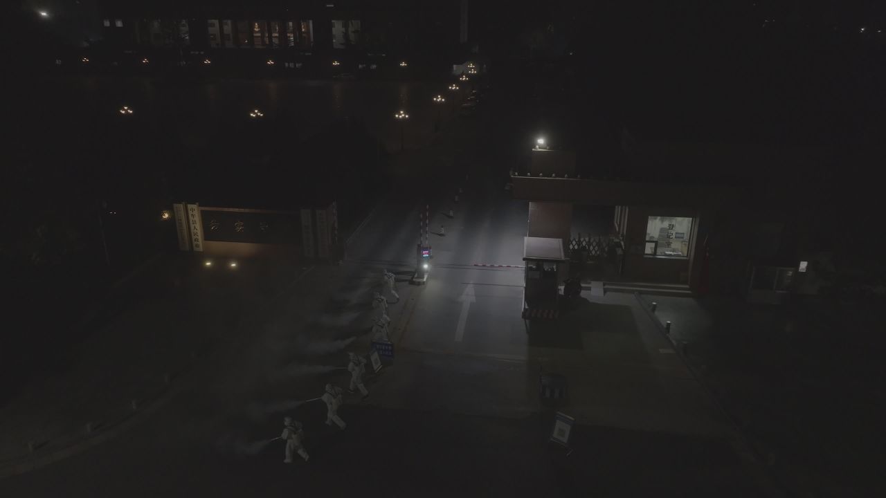 夜幕下的城市守护者