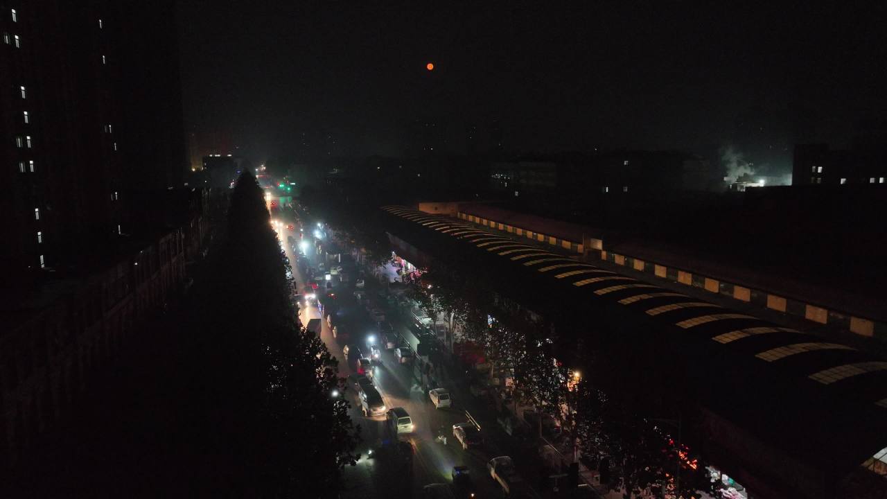夜市车流