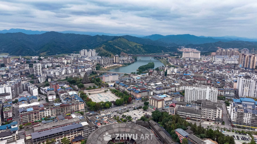 山水环绕的现代都市