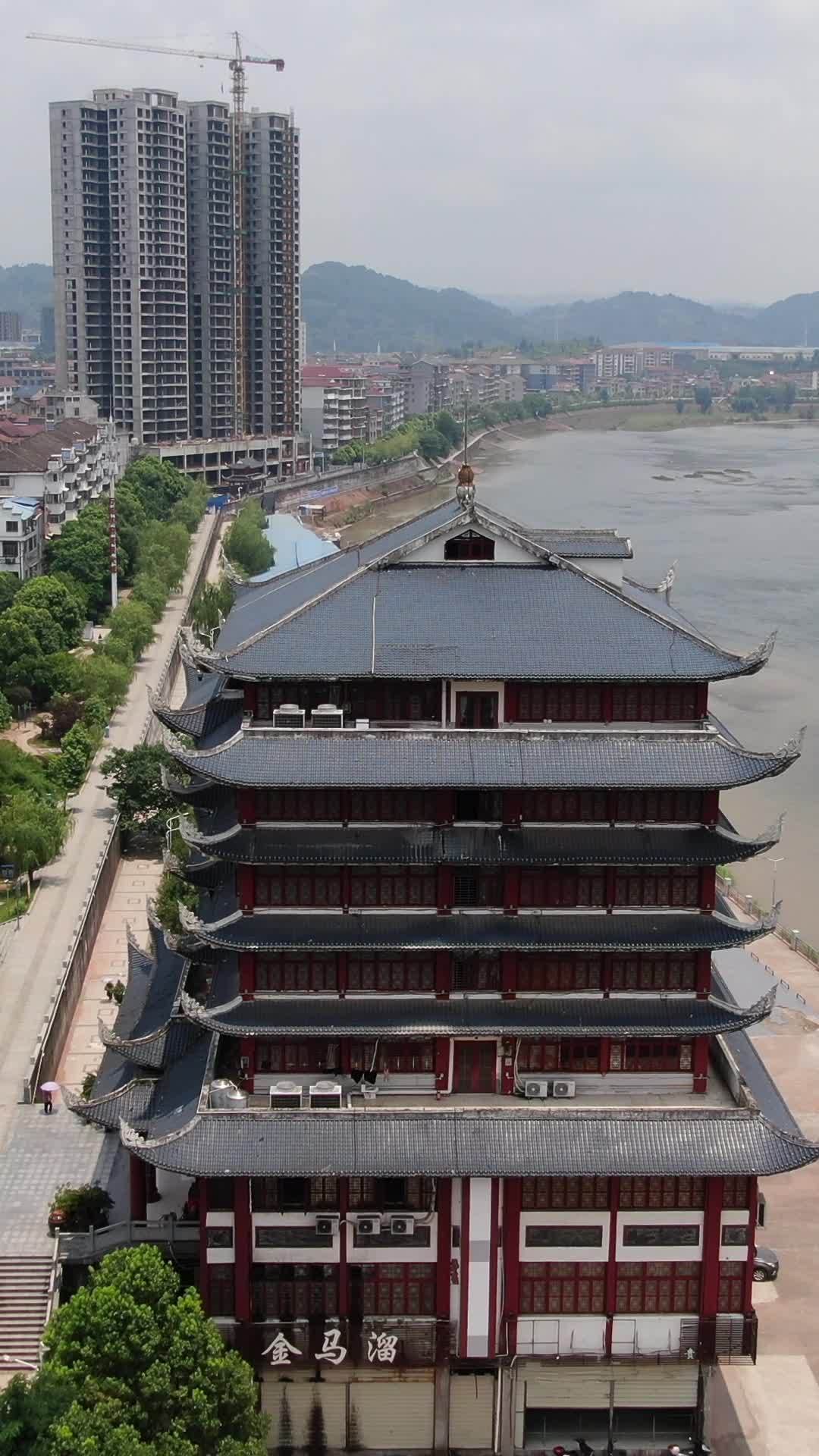 古塔与现代城市的对话