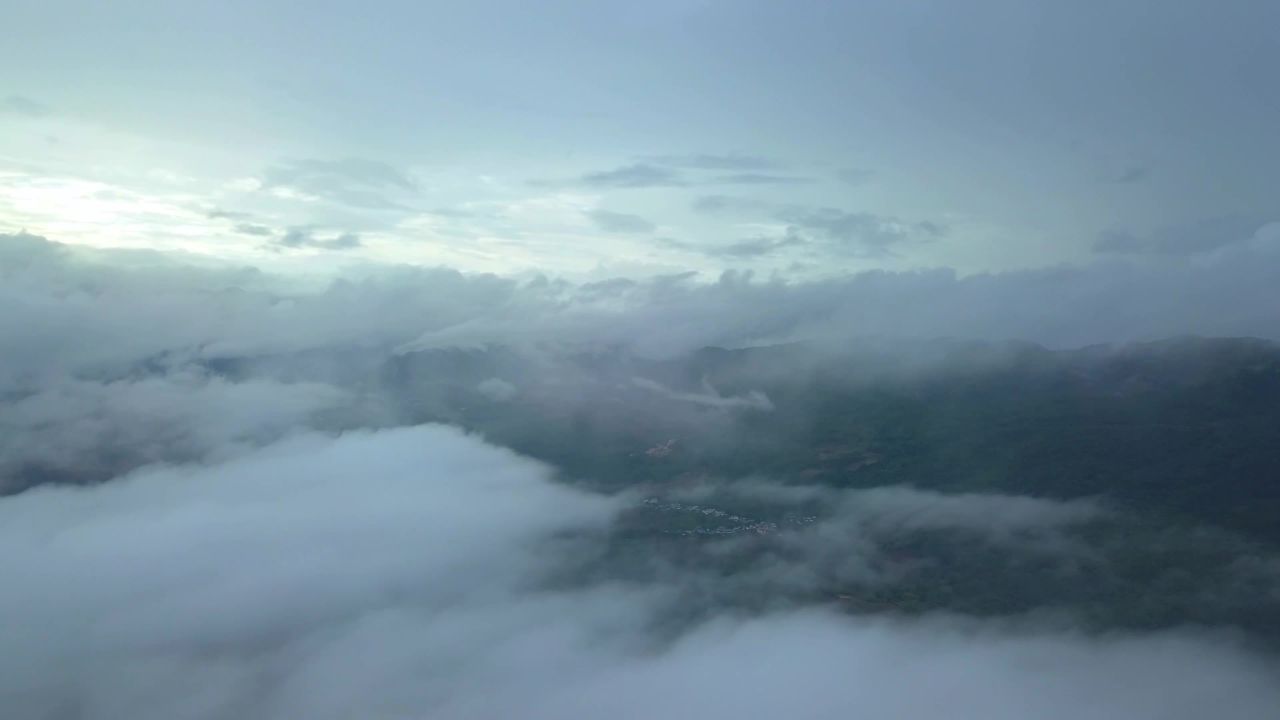 云海山间晨曦