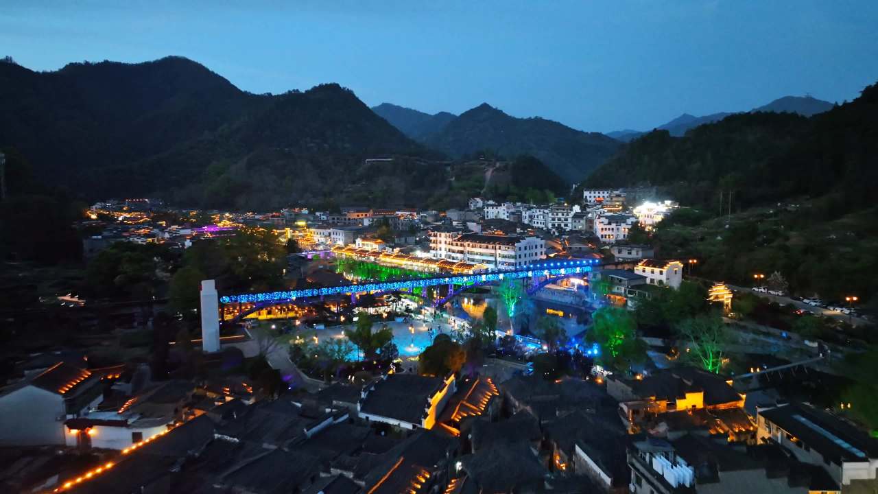 夜色中的古镇风情