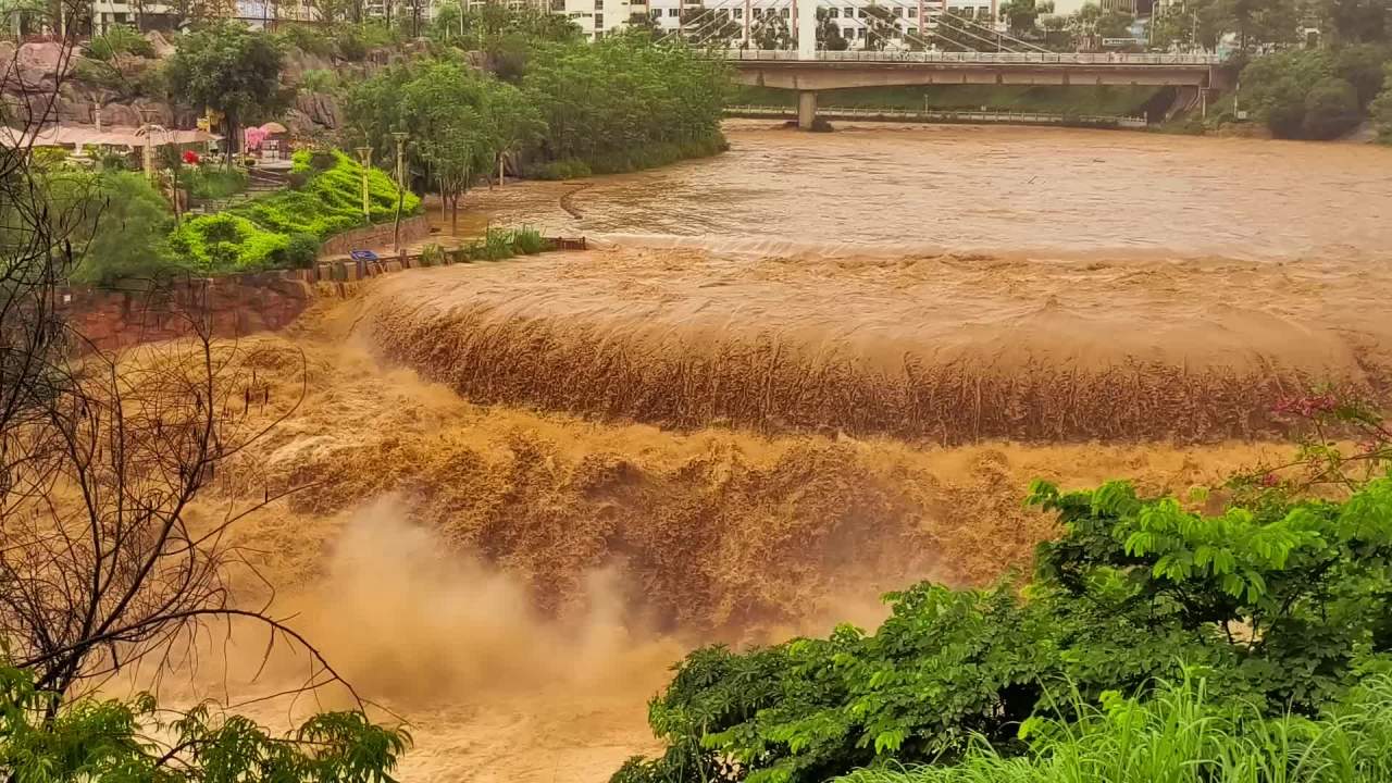 洪水