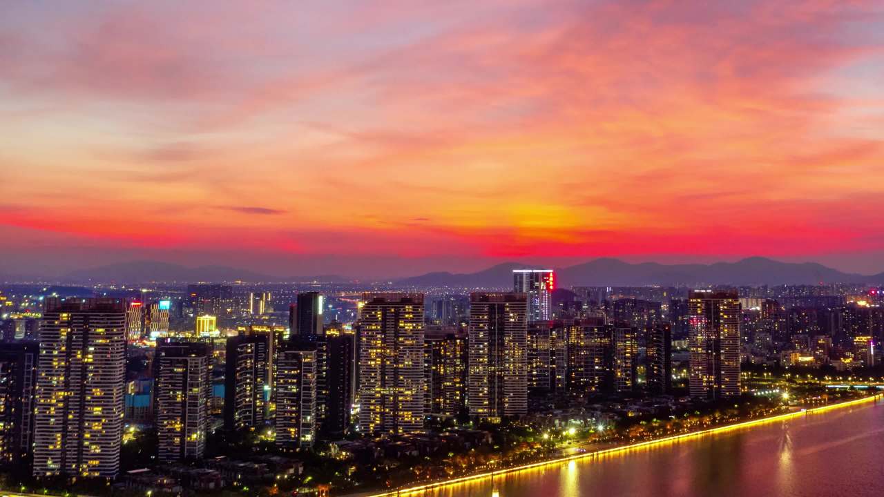 珠海城市晚霞与高层建筑航拍