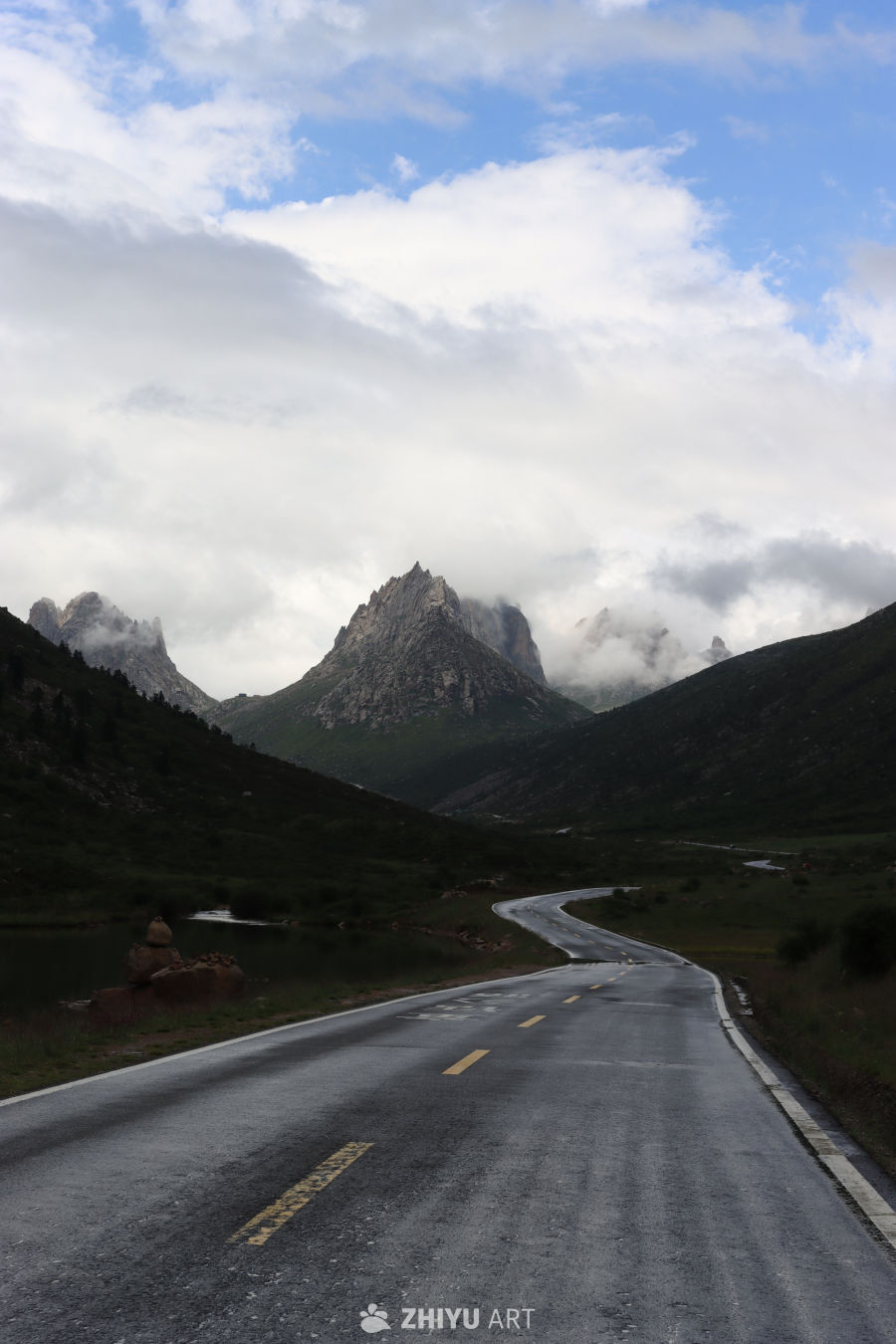 云端之路：静谧的山间公路