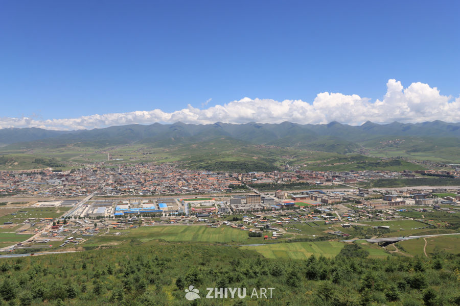 高原城市与壮丽山川
