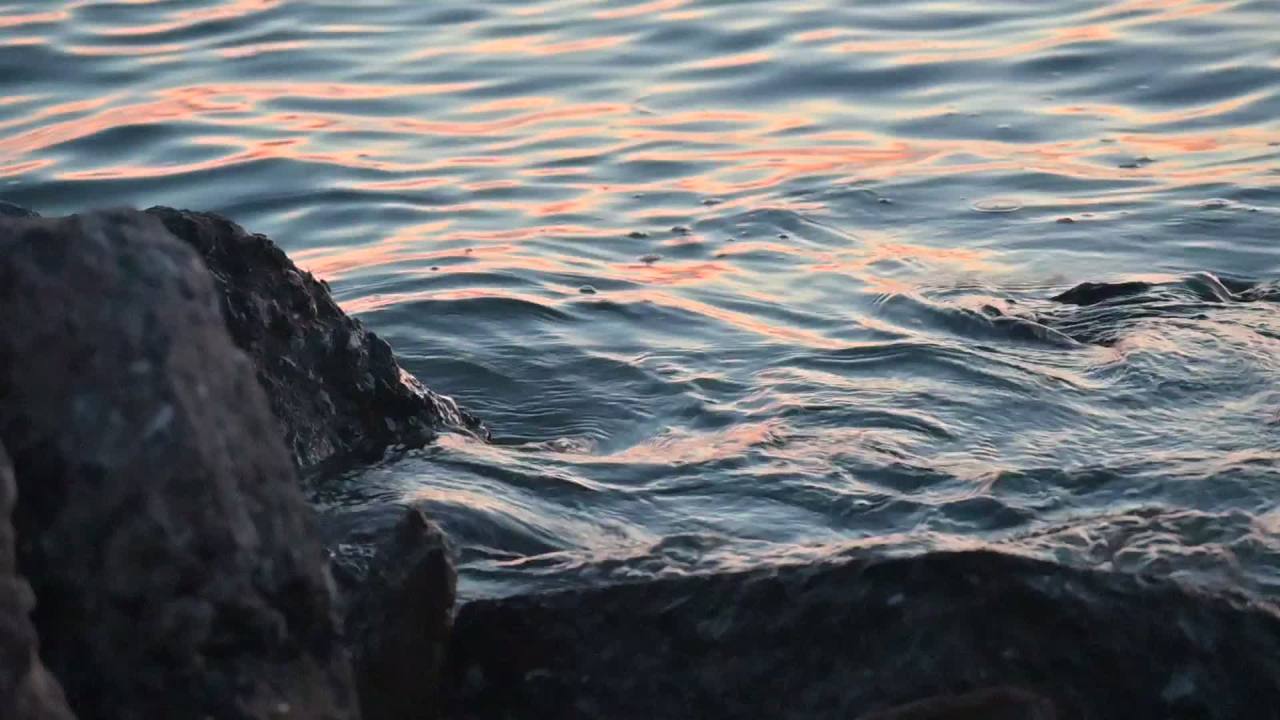 海浪拍打