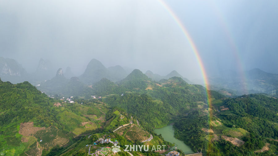 青山绿水彩虹景
