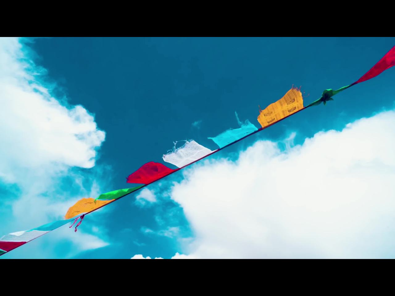 经幡随风飘扬
