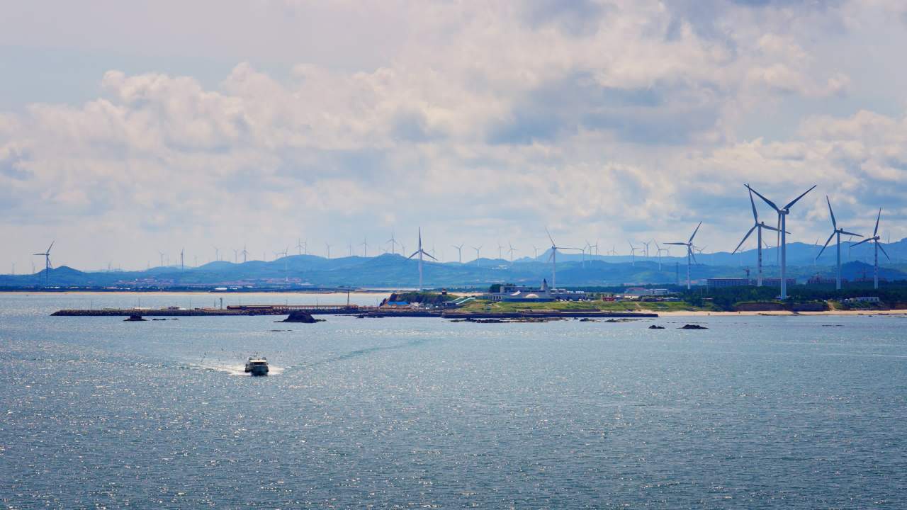 山东威海海上风力发电机实拍视频-3 2025.9.15 24