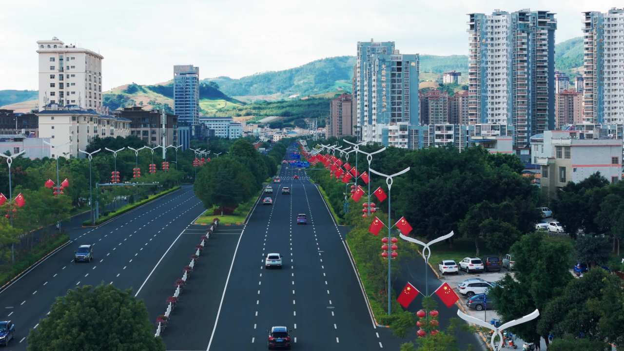 清晨城市道路航拍