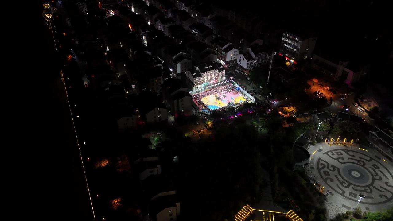 夜晚城市广场航拍