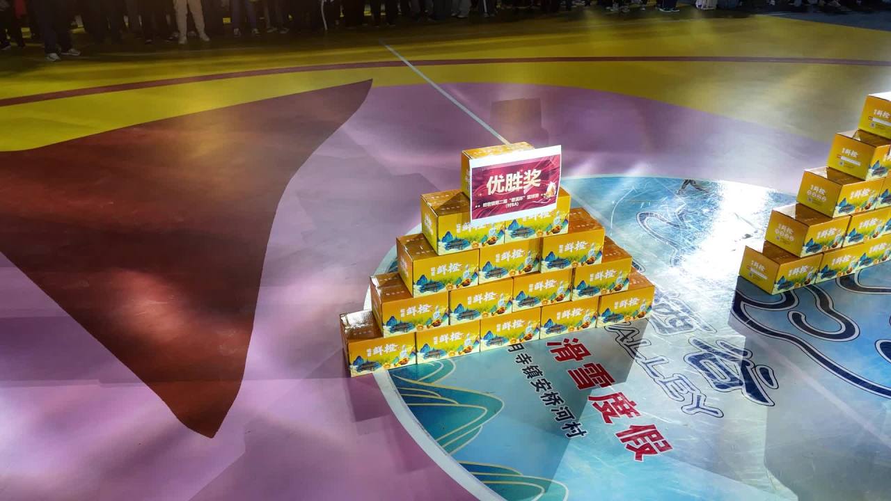颁奖现场：奖品金字塔展示