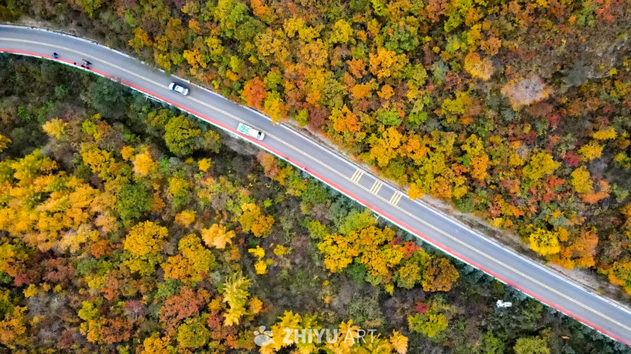 甘肃兰州榆中县兴隆山秋景航拍