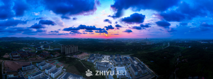 暮色里的城市拼图