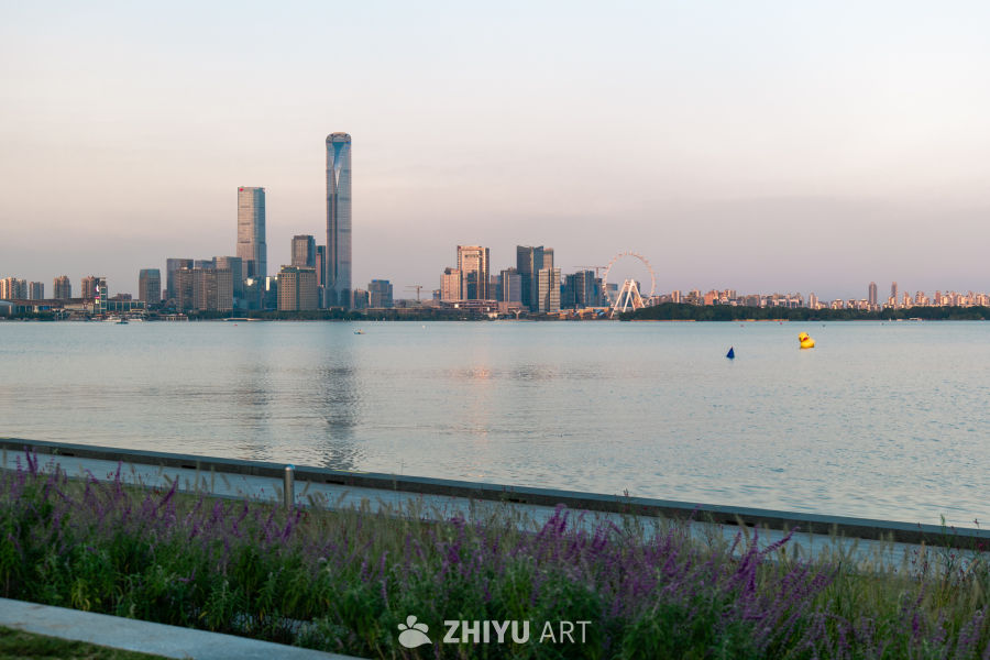 湖畔都市晨景