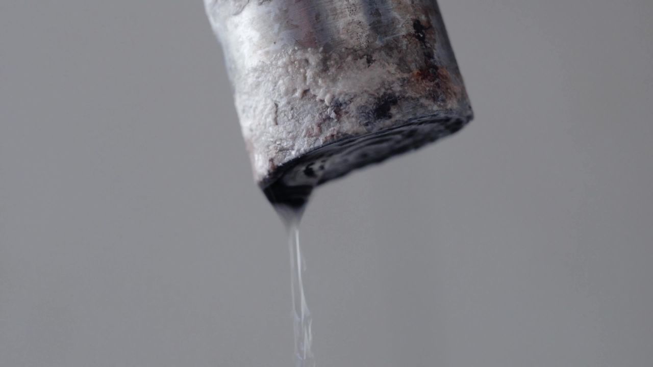 水管水龙头老化滴水跑冒滴漏