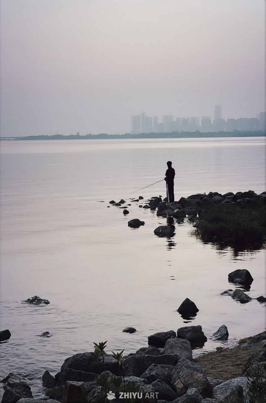 海边钓鱼人
