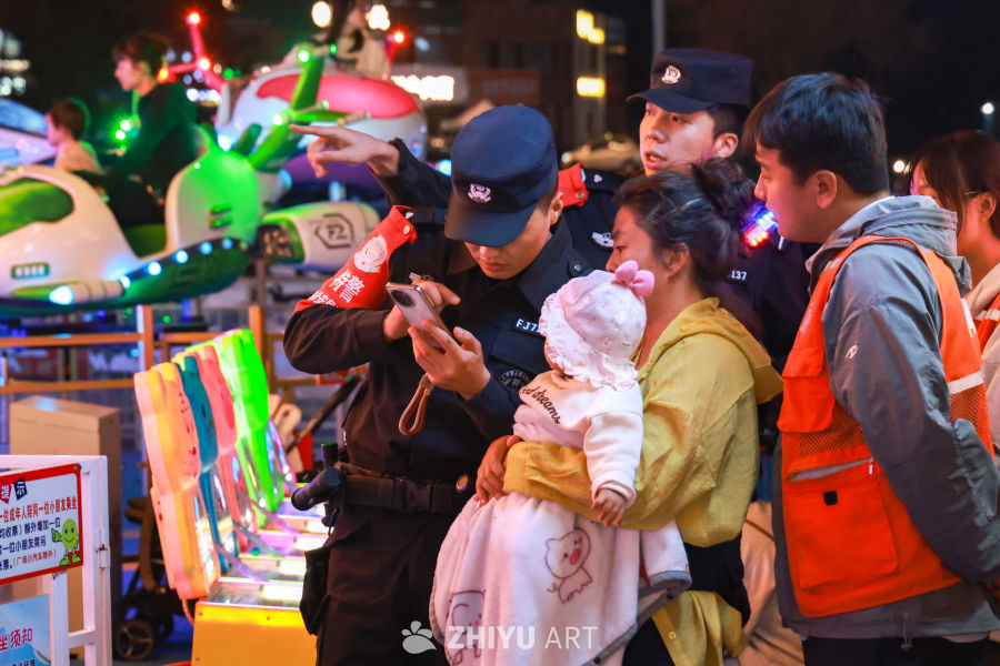公安民警夜市巡逻 10