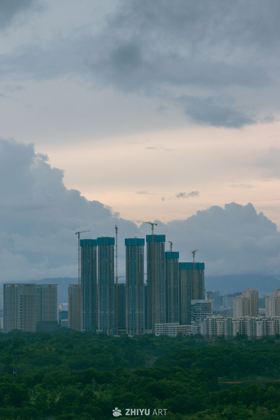 城市天际线：建设中的未来