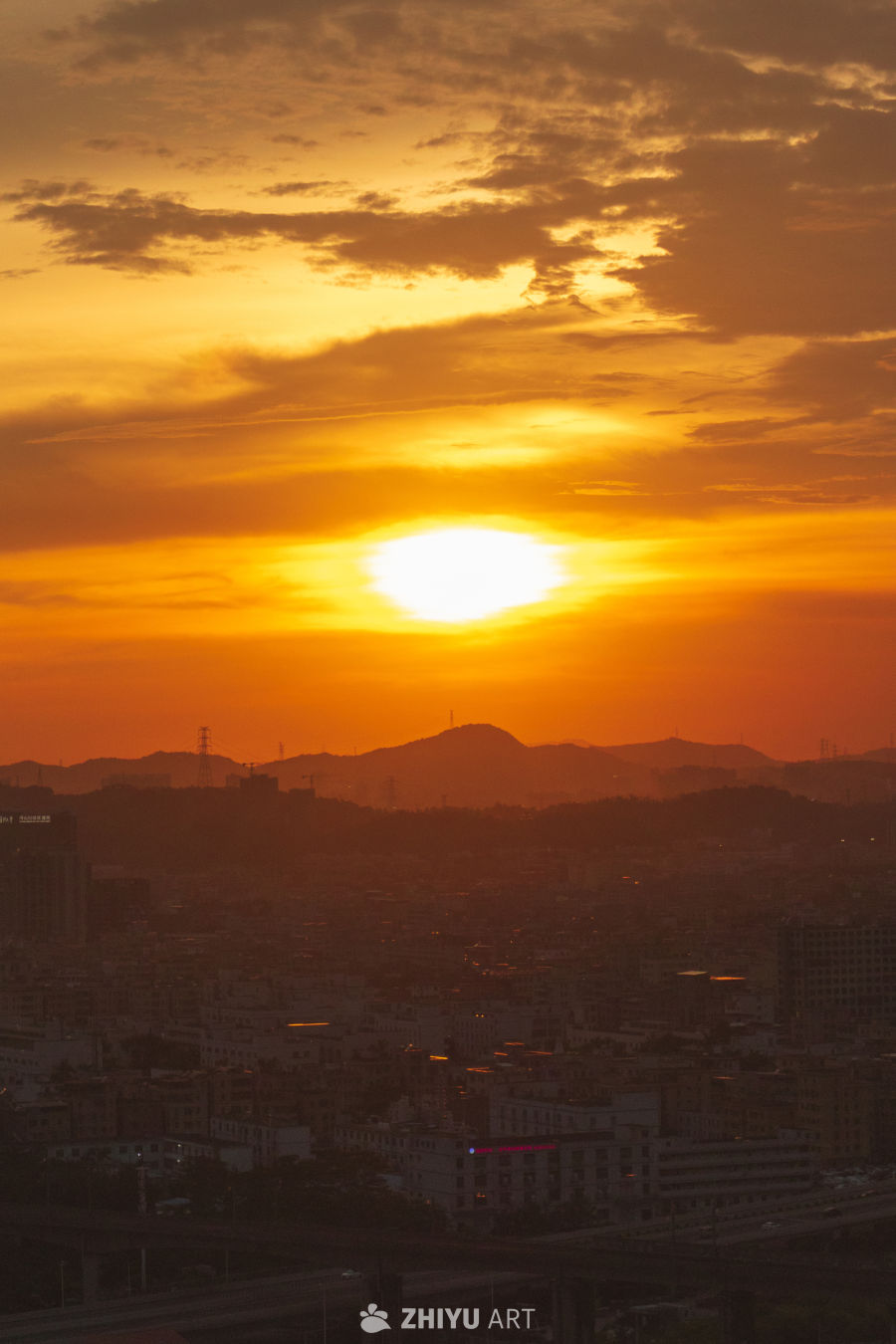 城市日落剪影