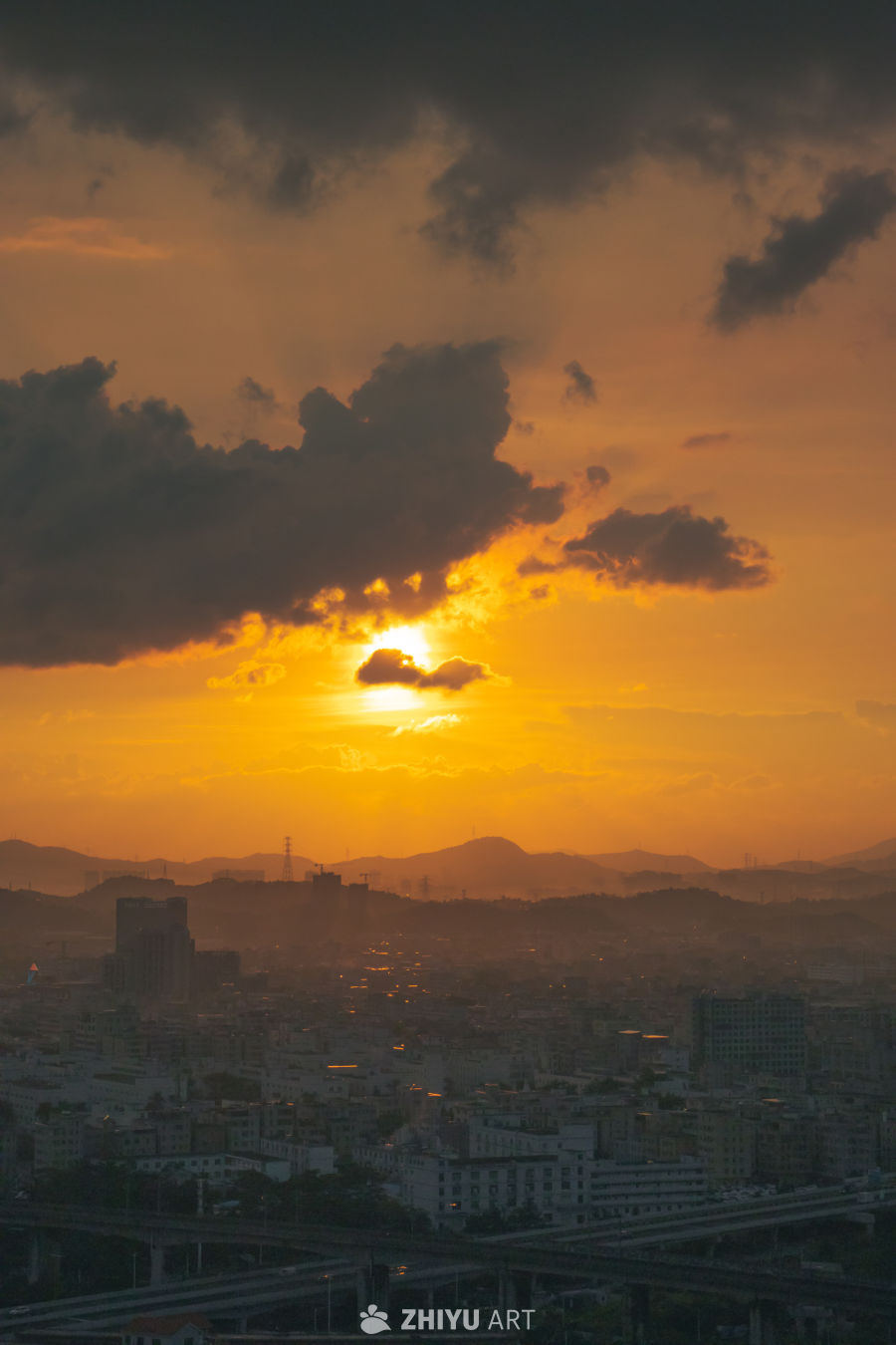 城市日落剪影