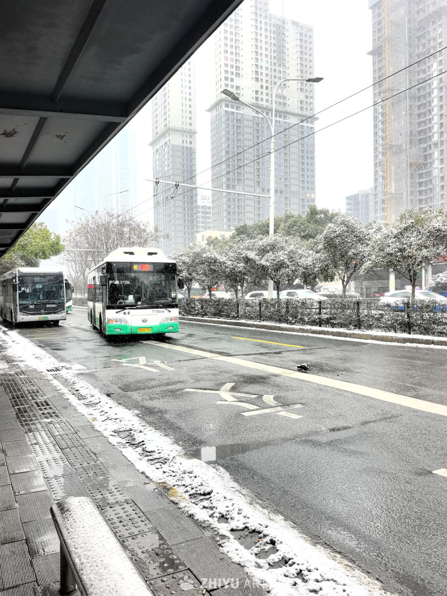 等公交来