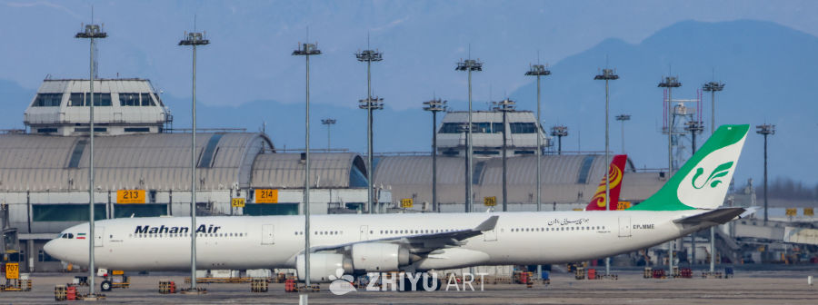 Mahan Air客机停靠机场