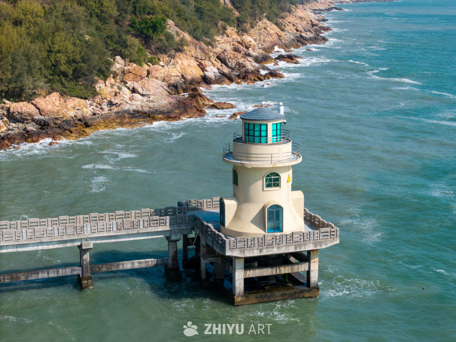海边灯塔风景