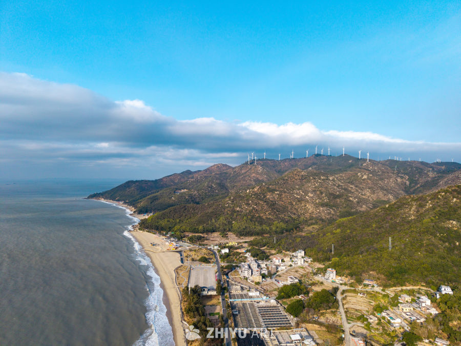 海滨山镇风光