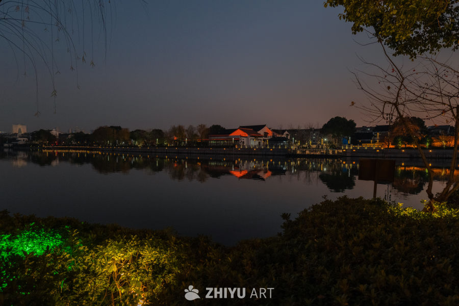 夜湖静谧景