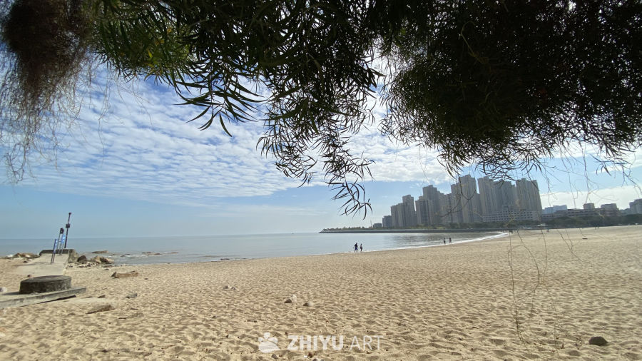 城市海滨的宁静时光