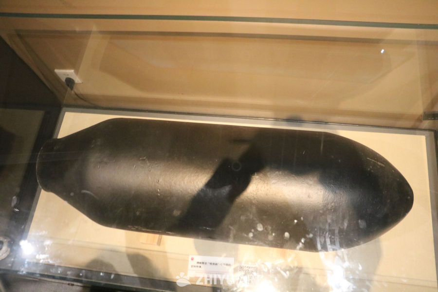 博物馆中的历史炸弹展品
