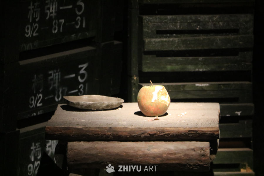破损苹果的静谧时光