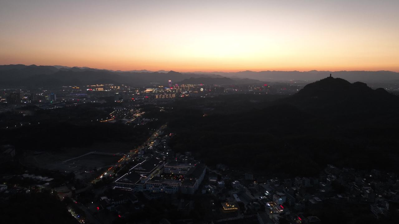 4K航拍浙江台州天台国清寺全景城市日落风光