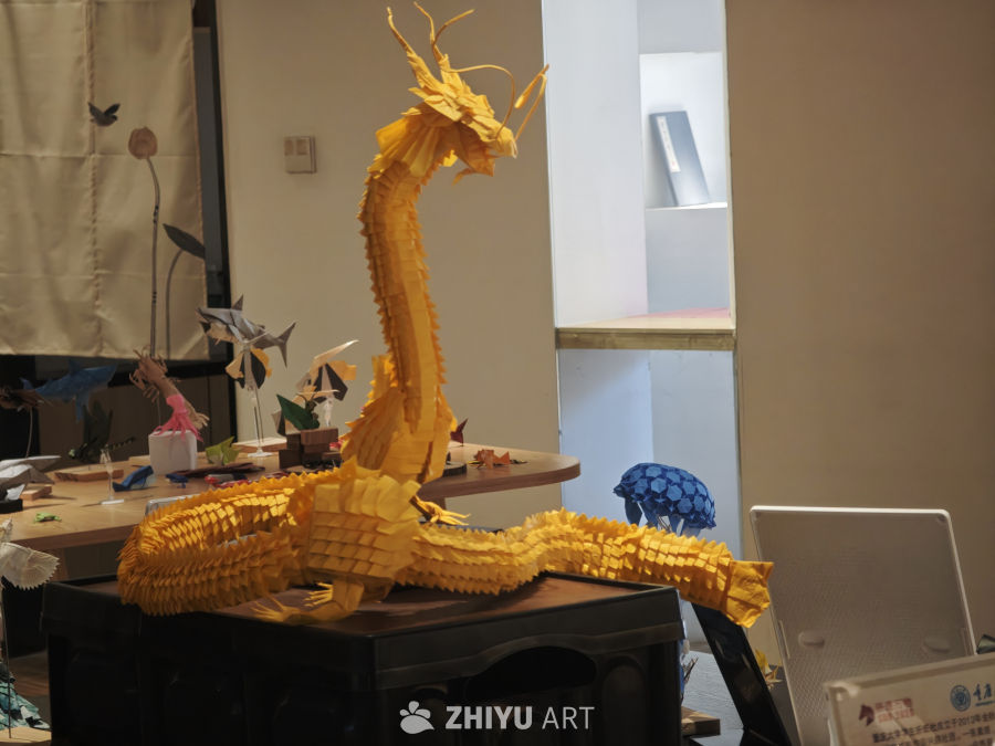 黄色折纸龙艺术展