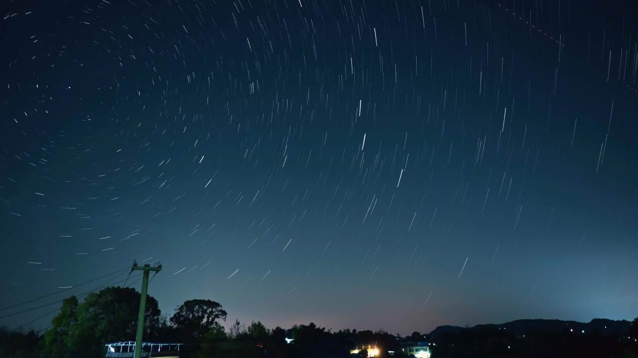 夜空星轨延时摄影