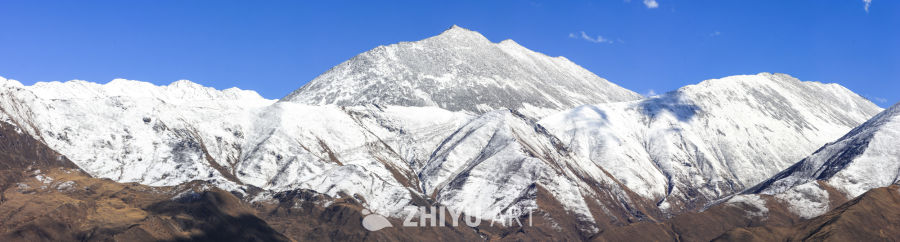 雪山蓝天壮丽景观
