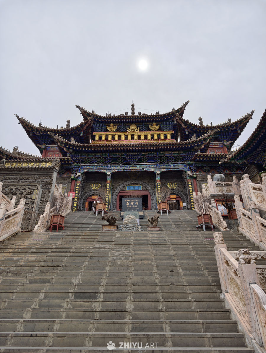 西宁昆仑桥南山寺风光