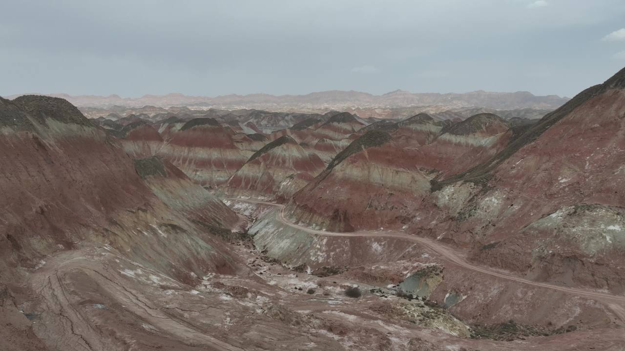 航拍甘肃兰州苦水丹霞西北丹霞地貌风光 2