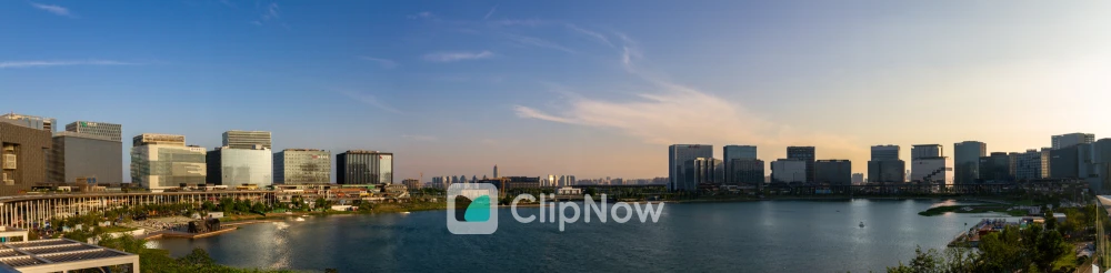 现代城市滨水商务区全景与湖面倒影风光