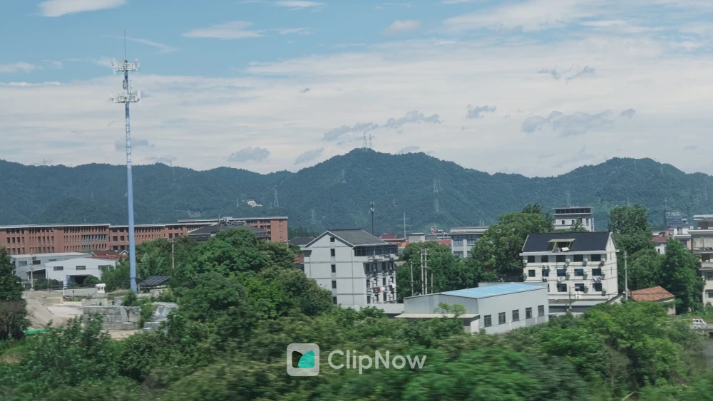 远山脚下的城镇风光与通信基站全景摄影