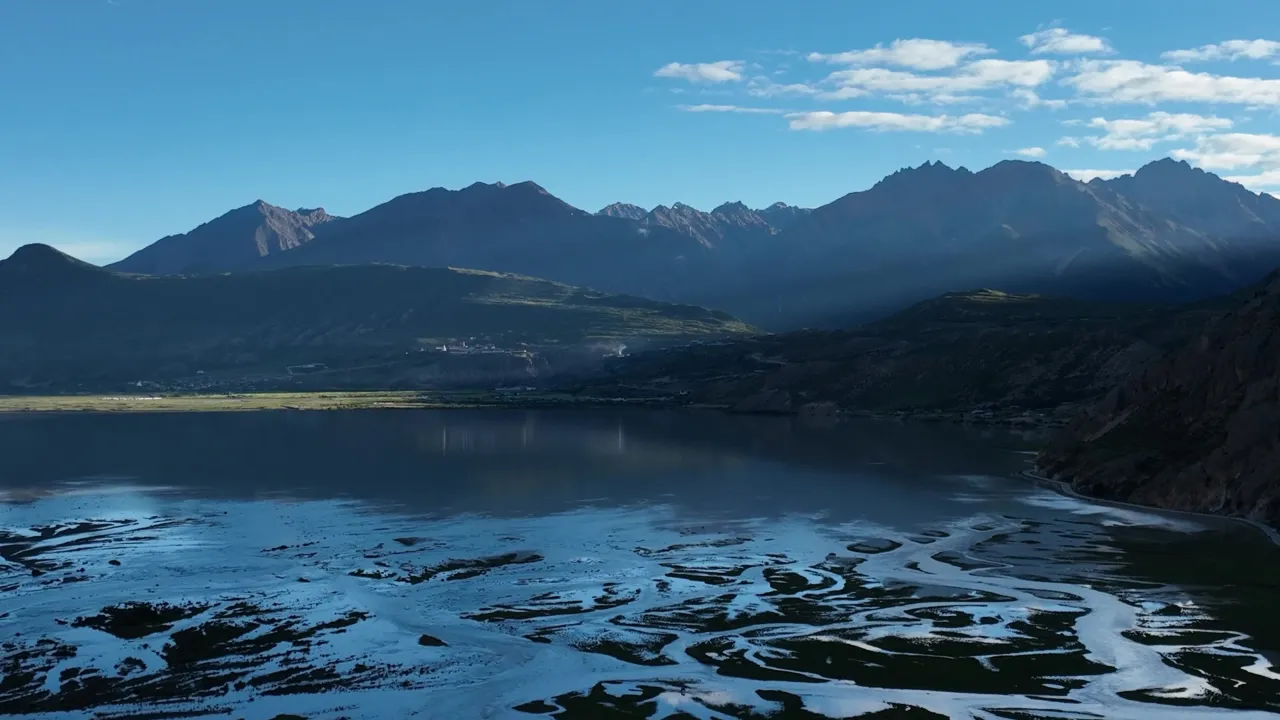 航拍高原湖泊雪山冰川纹理