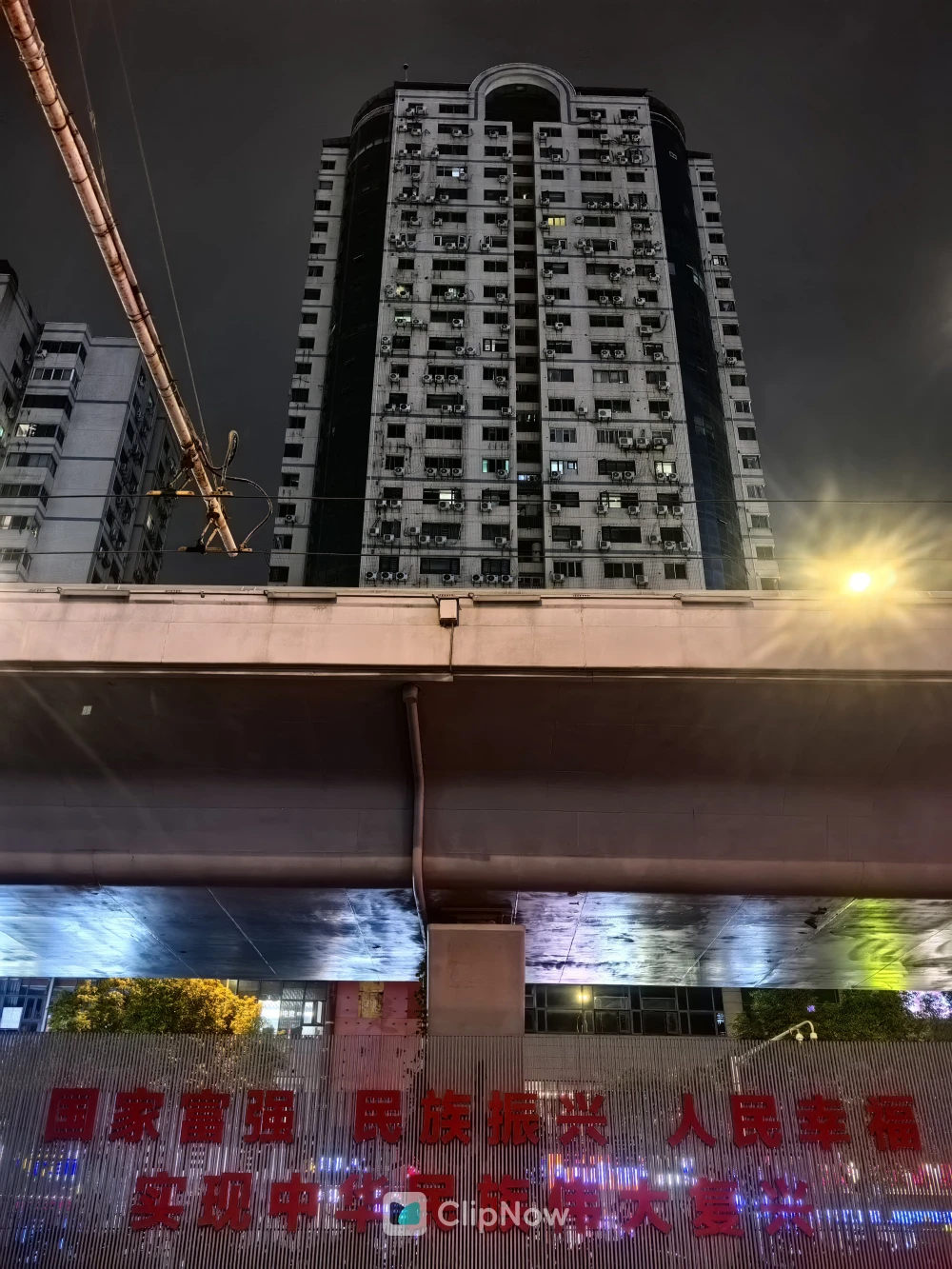 城市夜景高架桥仰拍与住宅楼灯光风光