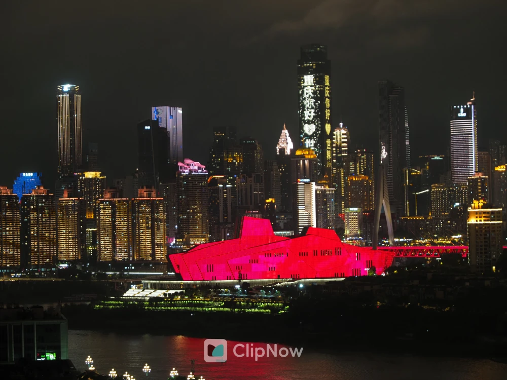重庆夜景红色灯光建筑与城市天际线风光摄影